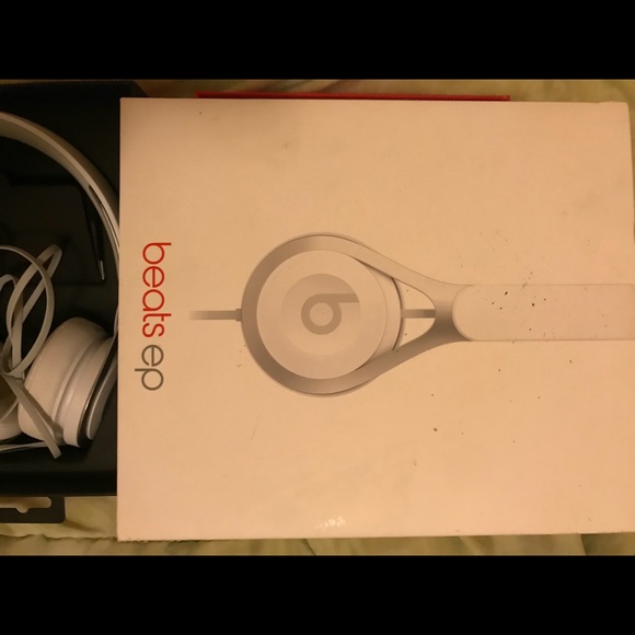 Beats by Dre - Picture 7 of 8